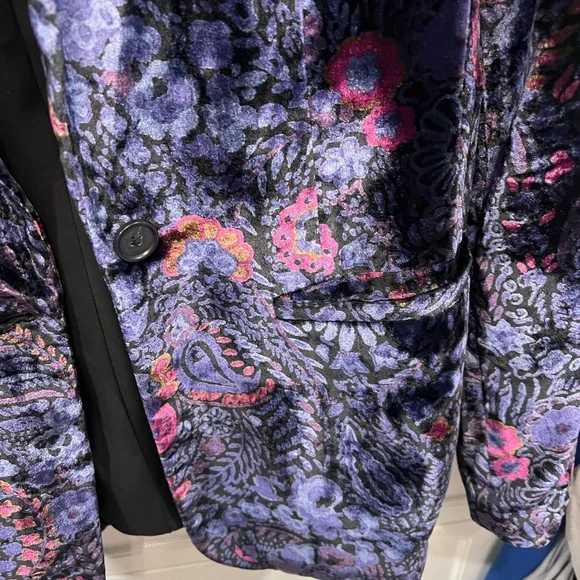 LOFT Women's Vibrant velvet like Purple and Pink Blazer w paisley print - Picture 3 of 4